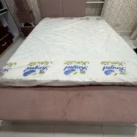 تخت. تشک در حد نو