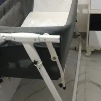 تخت کنار مادر