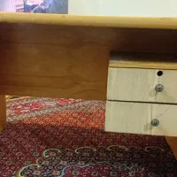 میز تحریر سالم