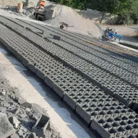 کار در گارگاه بلوک زنی و مصالح ساختمانی