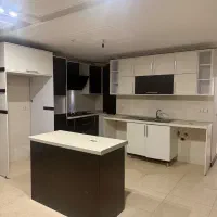 فروش ۸ متر کابینت به همراه هود و سینک