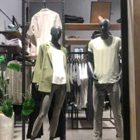 مزایده مانکن و ایینه قدی و هنگر لباس|فروشگاه و مغازه|ایلام, |دیوار