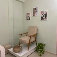 صندلی پدیکور در حد نو و تخت مژه