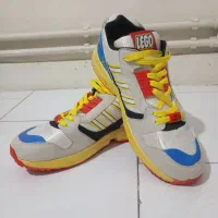 یک جفت کتونی آدیداس با مارک LEGO