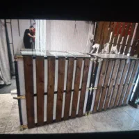 دو عددمیزپیشخوان و ویترین چوبی