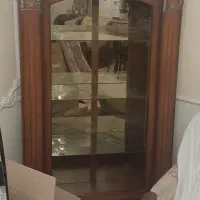 ویترین شیشه ای