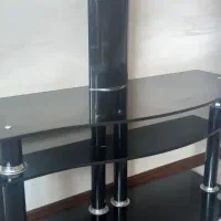 تلوزیون همراه با میز