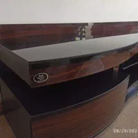 میز زیر تلویزیون