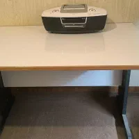 میز تحریر در حد نو