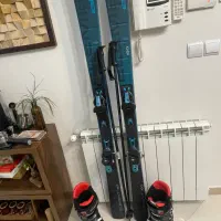 چوب اسکی آلپاین ( ELAN ) یکبار رو برف رفته