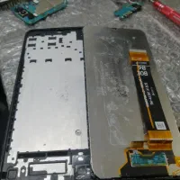 گوشی LCD شکسته داری خریدارم