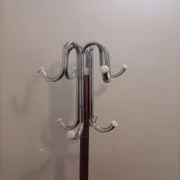 چوب لباسی پایه سنگی