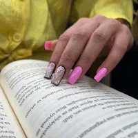 کاشت و ترمیم ناخن و پدیکور تخصصی|خدمات آرایشگری و زیبایی|قشم, |دیوار