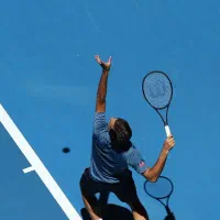 منشی خانم باشگاه تنیس خاکی