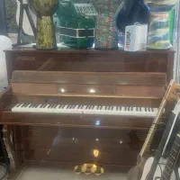 پیانو کابین دار کونیکس