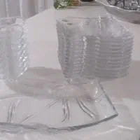 ۱۲ تا بشقاب میوه با ۷ تا پیاله یه عدد شیرینی خوری