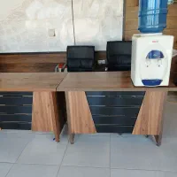 دو عدد میز اداری و صندلی منشی