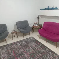 یک دست مبل 4 نفره ، یک میز تلوزیون