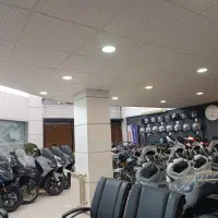 انبار دار قطعات موتورسیکلت