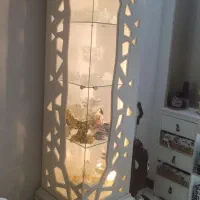 بوفه دکوری شیک و نورپردازی‌دار کاملاً سالم و تمیز