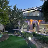 باغ ۵۰۰ متر، بنا ۱۶۰ متر، چمن|اجارهٔ کوتاه‌مدت ویلا و باغ|کرج, چمن|دیوار