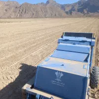 انجام خدمات سنگ گیری زمین های کشاورزی