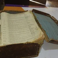کتاب قدیمی دایرهٔ المعارف بریتانیا|کتاب و مجله تاریخی|اصفهان, احمدآباد|دیوار