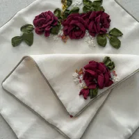 جانماز دست‌دوز و گل‌دوزی شده و مناسب هدیه