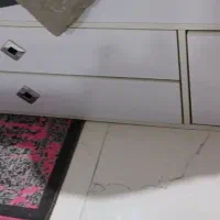 یه عدد تخت و میز آینه آرایش دورتادور باکس|تخت و سرویس خواب|کهریزک, |دیوار