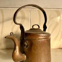 کتری مسی عتیقه ۱۲۰ ساله ، سالم و کلکسیونی|کلکسیون اشیاء عتیقه|کاشان, فاز ۱ ناجی آباد|دیوار