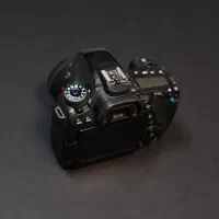 فروش دوربین کانن ۸۰d تمیز همراه با لنز|دوربین عکاسی و فیلم‌برداری|شیراز, انجیر|دیوار