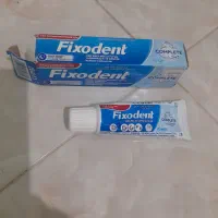 چسب دندان مصنوعی