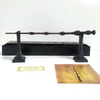 چوب دستی پروفسور دامبلدور در هری پاتر با جعبه چوبی