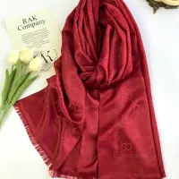 شال ها به علت جمع آوری بین ۱۵۰ تا۳۰۰ شال یلدا|لباس|تبریز, |دیوار