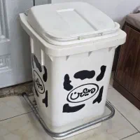 ســطل زبالــه پــدالی