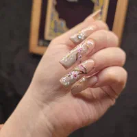 ترمیم 130 و کاشت ناخن180 رنگ لایت کوتاهی اکستنشن|خدمات آرایشگری و زیبایی|کرج, گلشهر|دیوار