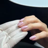 استخدام دستیار و ناخنکار مسلط به متریال ژل