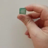 یک قطعه زمرد معدنی درشت و جواهری|جواهرات|شیروان (خراسان), |دیوار