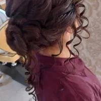 شنیون و میکاپ ویژه ۶۳۰ کاشت ناخن ۲۵۰|خدمات آرایشگری و زیبایی|کرمان, |دیوار