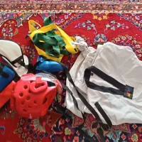 لباس تکواندو کلاه و محافظ داره