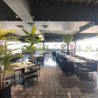 صندوق دار صندوقدار ویتر هاست سالن کار سالنکار رانر