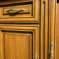 کارگر ساده و رنگکار ماهر چوب