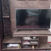 تلویزیون ۴۲و میز تلویزیون