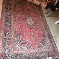 فرش۲.۵در۳.۵دستباف زمینه لاکی