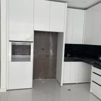 فروش کابینت‌‌ های‌گلاس پایه چوب کاملا نو
