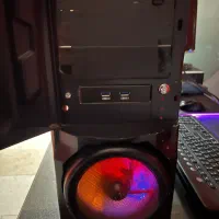 کیس فوق العاده تمیز برای کار رومیزی