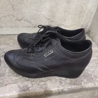 دو جفت کفش سایز  ۳۹ و ۴۰. نو