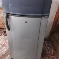یخچال در حد نو در حال کار کردن هست