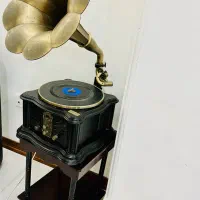 گرامافون با میز
