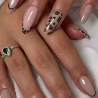 آموزش کاشت ناخن از ۰ تا ۱۰۰ کنار شما هستیم